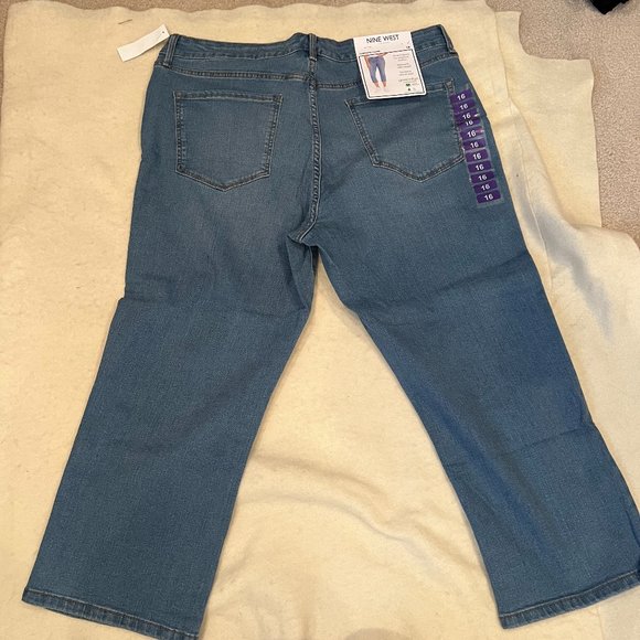 Nine West Women's Stretch Denim Relaxed Leg Chrystie Capri Pants - New - Size 16 - Picture 2 of 4